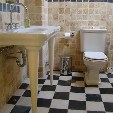 بيت ضيافة Casa Henrietta 2*