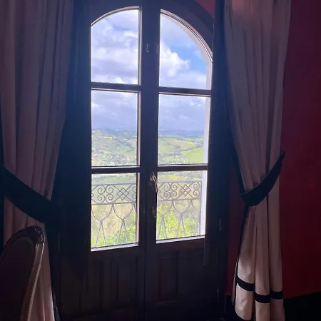 Casa Henrietta بيت ضيافة 2*
