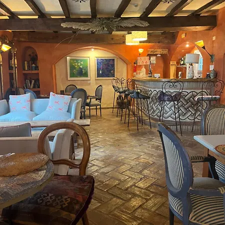 Casa Henrietta بيت ضيافة